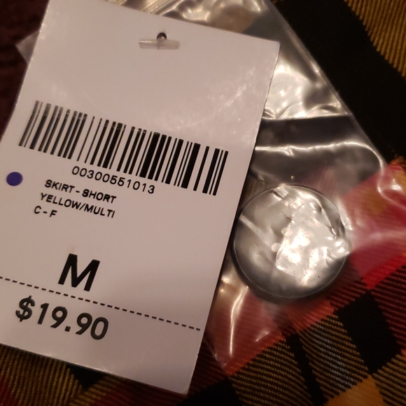 Skirt -Short - Picture 3 of 3